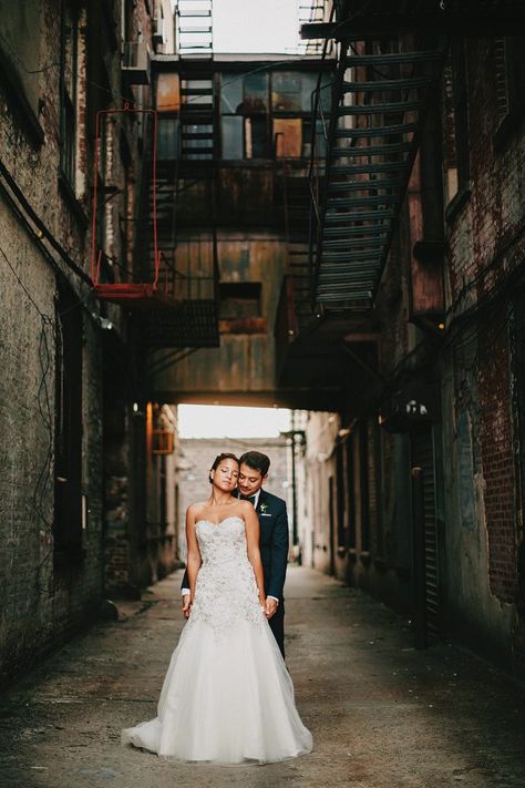 47 Urban Wedding Photos That Will Convince You to Tie the Knot in the City | Junebug Weddings Brooklyn Garden, Urban Wedding Photography, City Wedding Photos, Loft Wedding, Greenhouse Wedding, Venue Wedding, Brooklyn Wedding, Have Inspiration, Wedding Outdoor