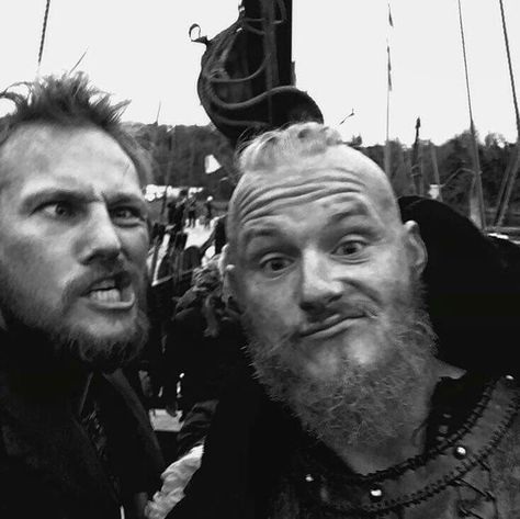 Beautiful Brothers! Ragnar Vikings, Viking Berserker, Vikings Season 4, Viking People, Vikings Show, Vikings Game, Viking Shop, Vikings Tv Series, Vikings Tv Show