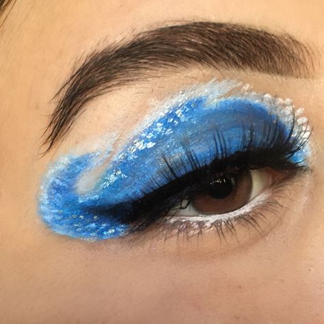 🌊🌊🌊 waves makeup Wave Eye Makeup, Wave Makeup Ocean, Ocean Makeup Looks, Water Makeup Look, Water Makeup Looks, Ocean Makeup, Junk Kouture, Water Fashion, Beach Makeup