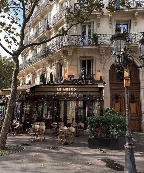 Paris Dream, France Aesthetic, Paris Vibes, Parisian Life, Paris Aesthetic, Aesthetic Life, Living In Paris, City Aesthetic, Paris Travel