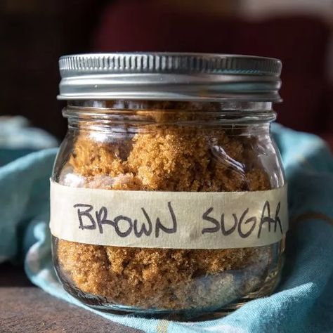 Brown Sugar Recipe, Soften Brown Sugar, Homemade Brown Sugar, Make Brown, Make Brown Sugar, Brown Sugar Recipes, Vegetarian Meal Plan, Chocolate Chip Cookie Bars, How To Make Brown