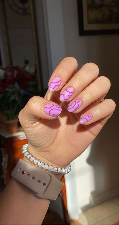 Swirly Nail Designs Purple, Almond Nails Designs Swirls, Groovy Purple Nails, Summer Nails With Lines, Wavy Nail Art Short Nails, Swirl Pattern Nails, Bright Swirl Nails, Swirly Nails Short, April Gel Nails Ideas