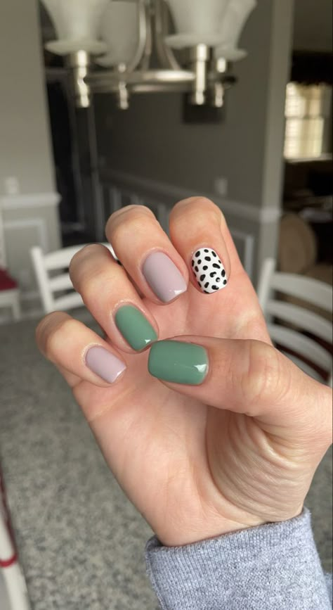 Gel Nails Ideas Short September, Cute September Nails Short, Shlack Nails Ideas Short, Every Day Nails Ideas, Easy Simple Nail Art, Short August Nails, Short Nail Designs Neutral, Mail Ideas 2023, August Nails Ideas Short