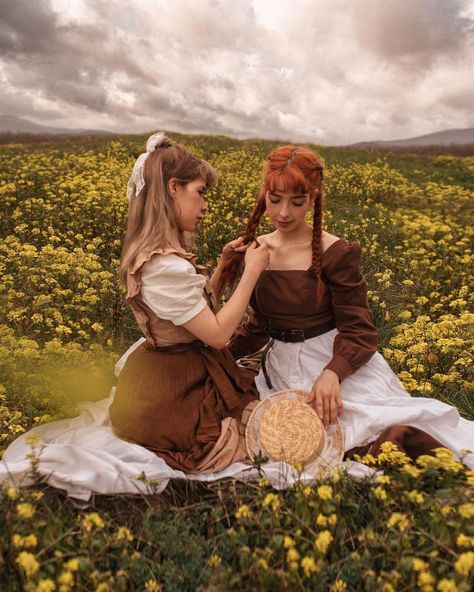 Braiding Friends Hair, Twin Poses Reference, Cottage Couple, 100 Poses, Mary Dress, Romantic Era, Group Poses, People Poses, Anatomy Poses