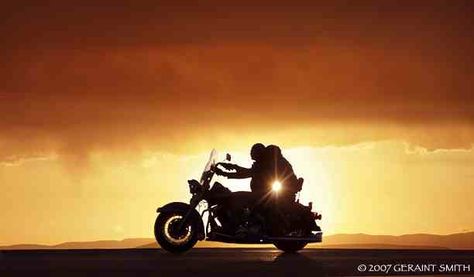 Me n foxy in Harley sunset Motorcycle Couple Pictures, Motorcycle Memes, Bike Artwork, Мотоциклы Harley Davidson, Motorcycle Couple, Foto Top, Motorcycle Photography, Motorcycle Pictures, Biker Love