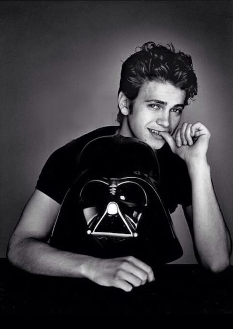 Anakin Vader, Star Wars Cast, Star Wars Anakin, Star Wars Love, Star Wars Men, Hayden Christensen, Star Wars Wallpaper, Star Wars Pictures, Star Wars Memes