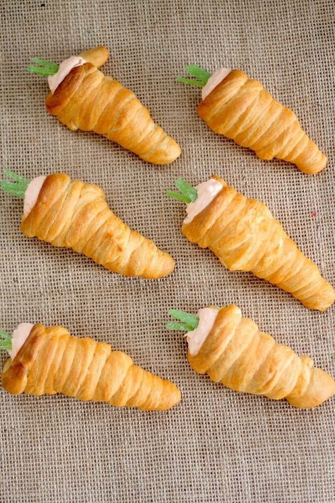 Recipe For Carrot Crescent Appetizers - Crescent appetizer recipe that’s pretty easy and would be great for an Easter appetizer, Peter Rabbit baby shower, or any spring or garden party. Fill them with something sweet for a treat or a bit more savory for a more substantial food. Crescent Appetizers, Easter Food Appetizers, Easter Appetizers, Easy Foods, Peter Rabbit Birthday, Peter Rabbit Party, Easter Snacks, Fruit Decor, Mini Quiches