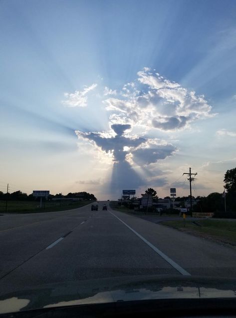 Angel Sightings, Texas Highway, Angel Clouds, Sky Pictures, Angels Among Us, Sky Nature, Cloud Shapes, Angel Pictures, 판타지 아트