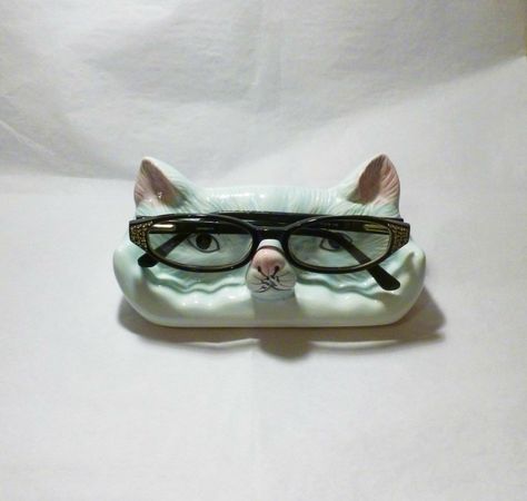 Sunglasses Stand, Cat Glasses, Tanah Liat, Clay Diy Projects, Keramik Design, Glasses Holder, Pink Retro, Pottery Crafts, Ceramics Pottery Art