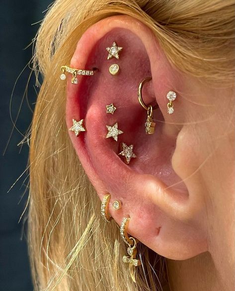 Jessica Proctor on Instagram: “Two new contraconches to add to Rosmary’s star studded ear 🌟🤩 We worked together on placement to add to her ear and then the lovely Shaina…” Contra Conch, Ear Setup, Ear Stacks, Unique Ear Piercings, Earring Stack, Accessory Inspo, English Memes, Cool Piercings, Piercing Ideas