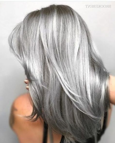 Pretty Gray Hair Styles - Stylish Hair Color Ideas Hair Color Silver, Ash Grey Hair, Grey Hair Color Silver, Long Grey Hair, Granny Hair, Beautiful Gray Hair, Going Grey, Gray Hair Growing Out, Gray Hair Cuts