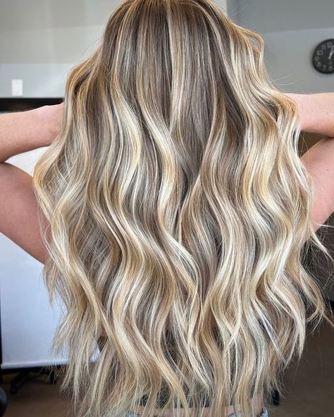 Blond Hair Champagne, Dimensional Blonde Extensions, Honey Blonde Reverse Balayage, Dimensial Blonde, Brunette Hair With White Highlights, Dimensional Blonde With Root Melt, Grown Out Blonde Balayage, Foilayage Blonde Hair, Lived In Dimensional Blonde