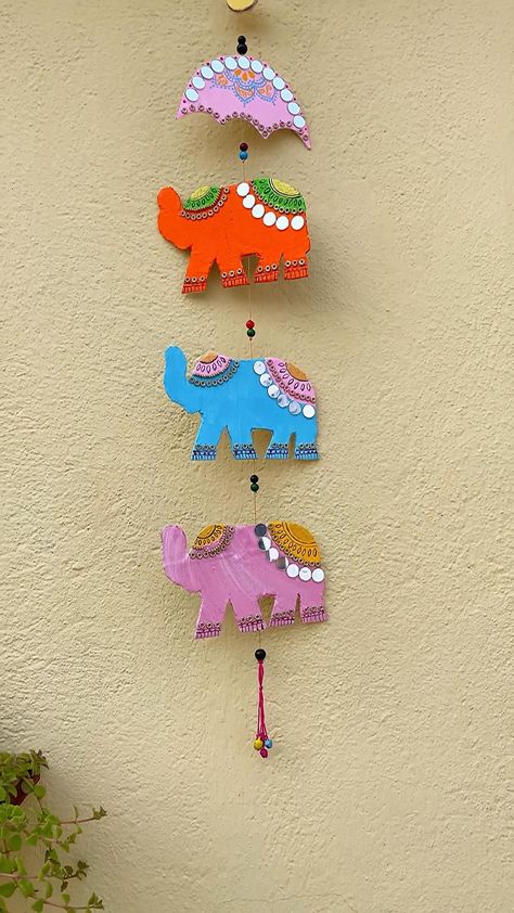 Paper Craft Ideas for Kids' Parties: Entertainment Galore | Easy Paper Craft Ideas for the Holidays Best Out Of Waste Ideas Unique, Corner Design Ideas, Handicrafts Ideas, Best Out Of Waste Ideas, Ecofriendly Crafts, Diy Paper Toys, Jute Craft, Quilling Projects, Crafting Corner