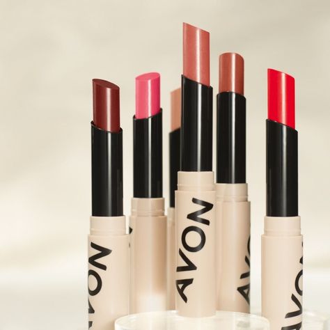 Avon Italia (@avon.italia) • Fotos y videos de Instagram Avon Argentina, Avon Lip Balm, Avon Lip, Healthy Colors, Collection Illustration, Avon Perfume, Avon Beauty, Beauty Corner, Hydrating Lip Balm