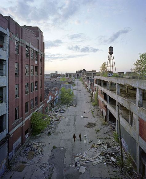 Packard Motors Plant - Detroit, MI Detroit Ruins, Abandoned Detroit, Abandoned City, Apocalypse Aesthetic, Abandoned Cities, Detroit City, Abandoned House, Post Apocalypse, Abandoned Buildings