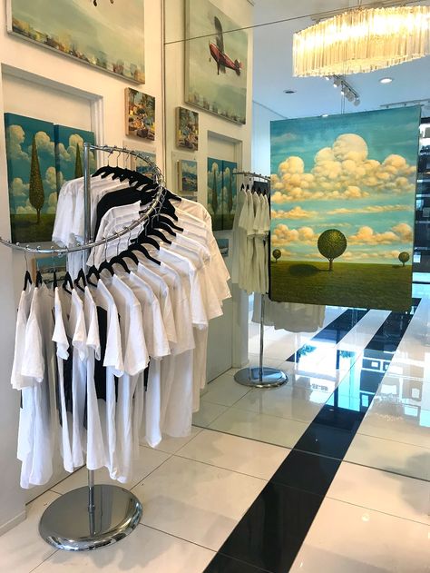 Modern Boutique Interior, Small Clothing Store Interior, Clothing Boutique Decor, Clothes Shop Design, Retail Clothing Racks, Metal Store, Clothing Rack Display, Commercial Display, Clothing Store Displays