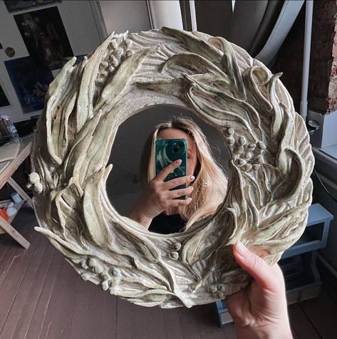 Things To Paint On Mirrors, Paper Mache Art Sculpture, Clay Wall Hanging, Ceramic Sculpture Figurative, Mirror Crafts, Shell Crafts Diy, Paper Mache Art, Diy Wall Art Decor, Jewelry Drawing