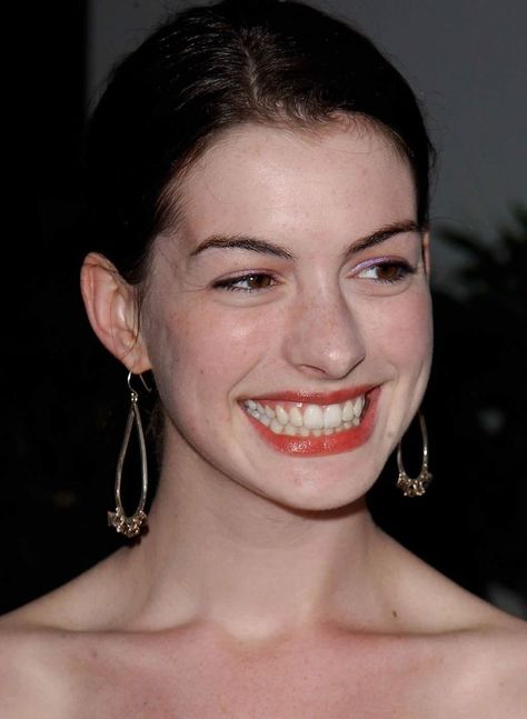 Anne Hathaway candid mid-grin, charming and happy, a modern classic beauty, star of Dark Knight Rises as Catwoman, The Princess Diaries, Havoc, The Devil Wears Prada, and Interstellar. #AnneHathaway #brunette #brunettes #portrait #portraits #laughing 2000 Followers, Scorpio Women, Captain Marvel Carol Danvers, Laughing Face, Dslr Photography Tips, Perfect Teeth, Beautiful Brown Eyes, Princess Diaries, Devil Wears Prada