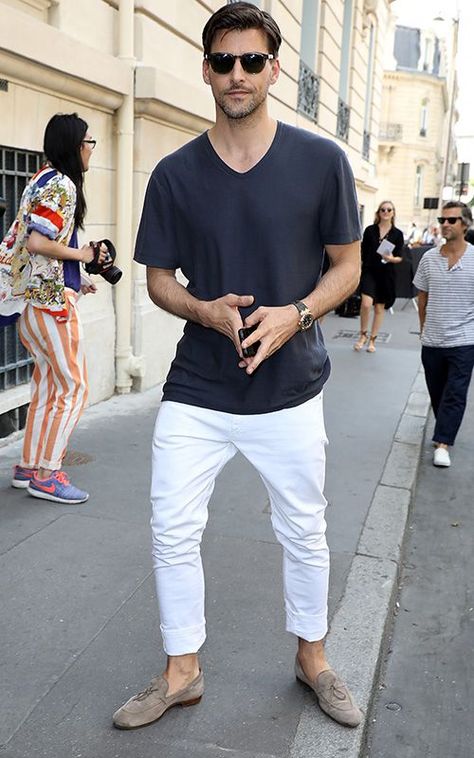 Wear them with shoes you like How To Wear White Jeans, Lita Ford, White Jeans Men, White Jeans Outfit, Mens Fashion Edgy, Buy Jeans, Mens Fashion Smart, Mens Fashion Jeans, Travel Outfits