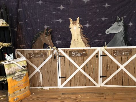 Western Trunk Or Treat Ideas, Western Trunk Or Treat, Train Vbs, Halloween Booth, Trunk Or Treat Ideas, Wild West Theme, After Prom, Ranch Decor, Cowboy Party