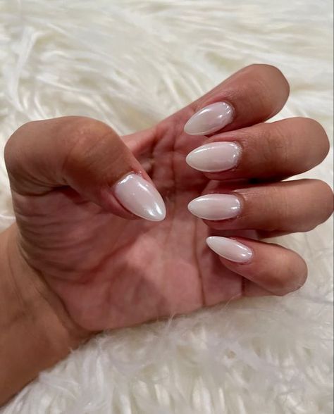 Almond Shaped Nails Inspiration, Acrylics Ideas Almond, Almond Shape Dip Nail Designs, Bridemaid Nails Acrylic Almond, Cute Oval Nails Design Simple, Dipped Nails Ideas Almond Shape, Oval Shaped Nail Ideas, Acrylic Nail Designs Oval Shape, Oval Hailey Beiber Nails