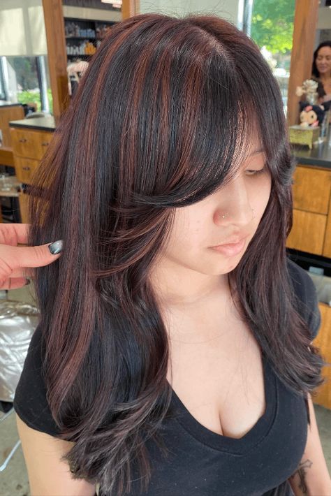 burgundy hair, hair color, hair trends Deep Burgundy Highlights, Burgundy Highlights On Brown Hair, Burgundy Hair Ideas, Burgundy Highlights, Inspiring Hairstyles, Chunky Highlights, Bold Hair Color, Swept Bangs, Warm Skin Tone