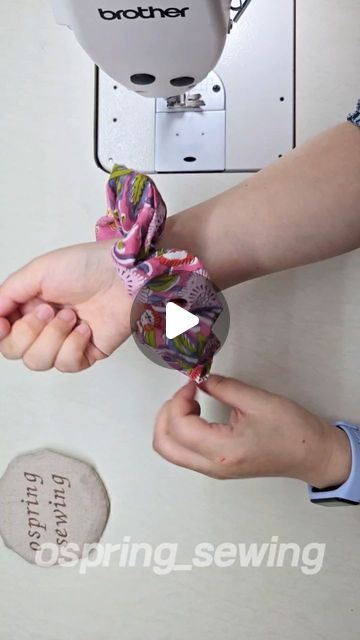 속초 오스프링 | 핸드메이드 패브릭 소품샵 on Instagram‎: "[DIY] Easy Scrunchies 👧 Sewing Tips

🧵 Simple and Quick sewing
❤️ Youtube link in BIO @ospring_sewing
✏️ Pattern & Measurements included

*

#diy #tutorial #tipsandtricks
#sewingproject #coser #costura
#hairrubberband #scrunchies
#ハンドメイド #dikiş #خیاطی #핸드메이드"‎ Scrunchies Sewing, Christmas Shoebox, Shoebox Ideas, Instagram Diy, Youtube Link, Diy Easy, Sewing Tips, Shoe Box, Scrunchies