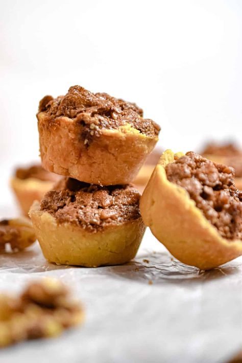 Brown Sugar and Walnut Mini Tarts - Lynn's Way of Life Nut Tossies, Chocolate Oat Cookies, Best Spinach Artichoke Dip, Oreo Cheesecake Bars, Mini Tart Recipes, Best Amish Recipes, Brownie Mix Cookies, Chocolate Tarts Recipe, Make Brown Sugar