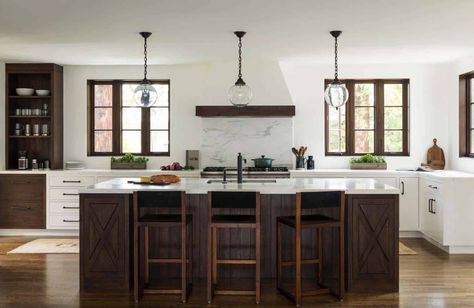 Modern Mediterranean Kitchen Ideas, Modern Mediterranean Kitchen, Mediterranean Style Kitchen, Spanish Modern, Classic White Kitchen, Mediterranean Style Home, Mediterranean Kitchen, Wood Island, Grey Countertops