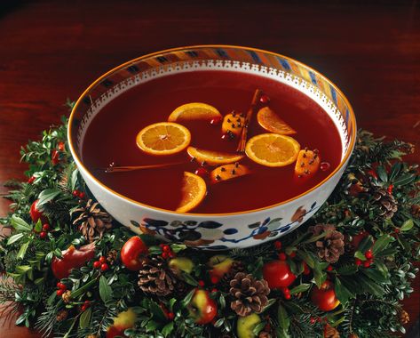 Victorian Food, Colonial Recipe, Historic Recipes, Wassail Recipe, Tea Places, Holiday Punch, Colonial Christmas, Twelfth Night, Christmas Menu