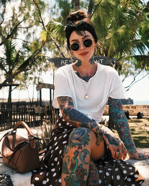 Saia longa poá Sammi Jefcoate, Model Tattoo, Adrette Outfits, Skater Outfits, Estilo Hippie, Look Rock, Tattoed Girls, Tattoo Life, Fashion Blogger Style