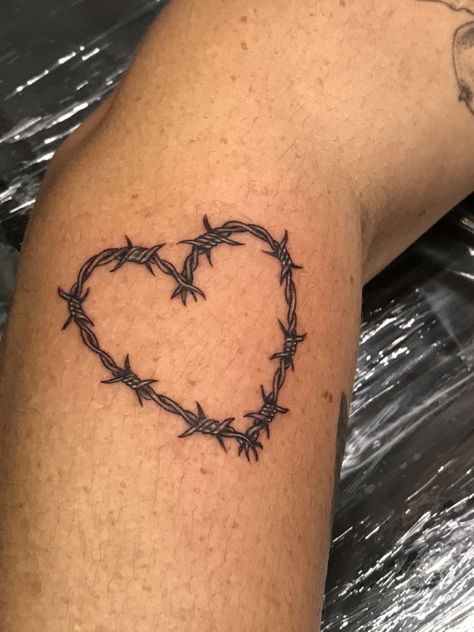 Heart With Thorns Tattoo, Heart Chain Tattoo, Barb Wire Heart Tattoo, Barbwire Heart Tattoo, Chest Tattoo For Women, Barbed Wire Heart Tattoo, Chain Tattoo, Magic Runes, Traditional Tattoo Designs