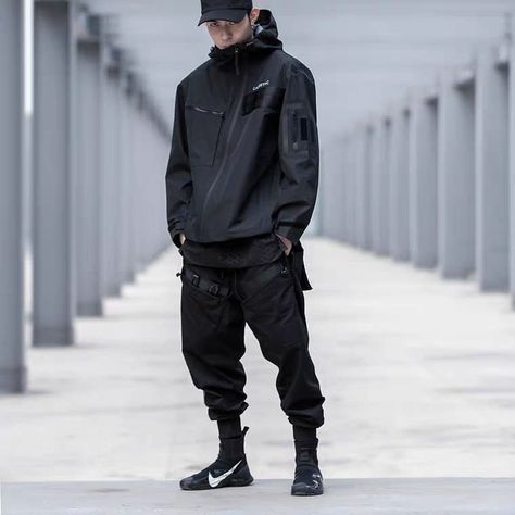 Techwear fashion Techwear Men Outfit, Techware Fashion, Black Tactical Pants, Mens Techwear, Casual Techwear, Techwear Men, Tech Outfit, Techwear Streetwear, Tech Clothing