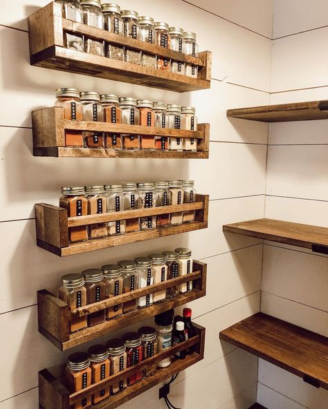 Spice Rack Ideas Diy, Spice Racks Ideas, Spice Organization Ideas, Diy Spice Rack Ideas, Spices Organization, Corner Pantry Ideas, Large Spice Rack, Spice Rack Ideas, Wall Spice Rack