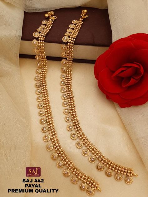 Pattilu Designs Silver, Gold Payal, Ankle Bracelets Gold, Silver Anklets Designs, Dupatta Design, Anklets Indian, Bridal Anklet, Diamond Bracelet Design, Gold Earrings Models