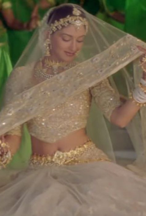 Hum Saath Saath Hain, 90s Bollywood Fashion, Bollywood Retro, 90s Bollywood Aesthetic, Bollywood Dress, Bollywood Lehenga, 90s Bollywood, Bollywood Outfits, Desi Fashion Casual