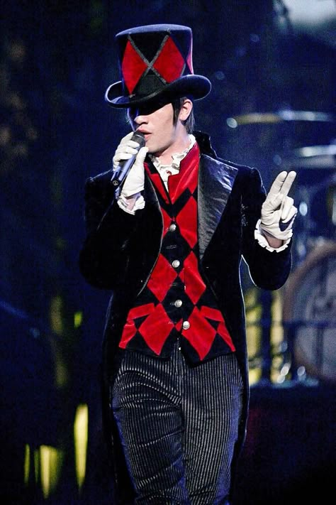 Magician Costume, Ringmaster Costume, Circus Outfits, Spencer Smith, Villain Costumes, Panic At The Disco, Brendon Urie, Panic! At The Disco, Disco Outfit