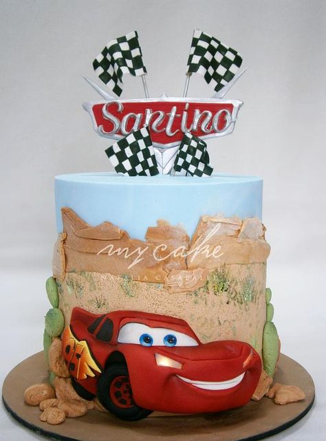 En este trabajo utilicé técnica de modelado en relieve con efecto 3D en pasta de azúcar, textura en papel oblea y pintura a mano. También incorporé luces led en los focos frontales del auto. Cars Cake Ideas, Lightning Mcqueen Birthday Cake, Disney Cars Cake, Pixar Cars Birthday, Lightning Mcqueen Cake, Mcqueen Cake, Cars Birthday Cake, First Birthday Balloons, Cars Cake