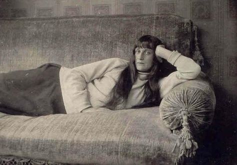 anna ahmatova Anna Akhmatova, Women In China, Russian Literature, Russian Culture, People Of Interest, Writers And Poets, Book Writer, Silver Age, Literature Art