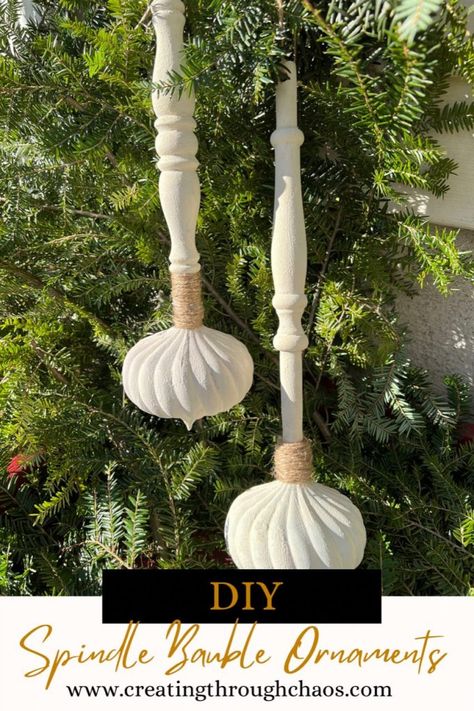 Wood Spindle Ornaments, Diy Spindle Projects, Spindle Ornaments, Spindle Crafts, Christmas Bazaar, Selling Ideas, Bauble Ornaments, Crafts From Recycled Materials, Diy Ornaments