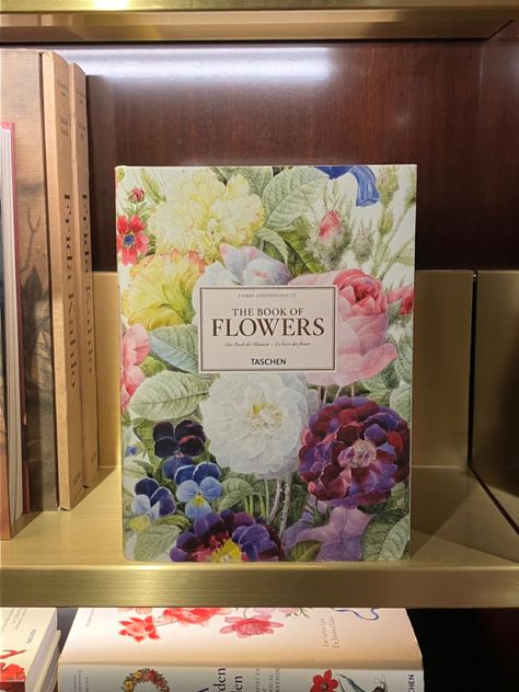 #books #flowers The Book Of Flowers, Books Flowers, Design Workshop, Botanical Watercolor, Calendar Design, Coffee Table Books, I Love Books, Decor Accessories, Mom Birthday