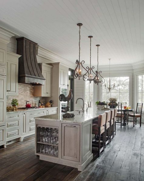 Farmhouse style is a hot trend right now, so we thought we would put together a collection of inspirational images to help get you started on your farmhouse kitchen project. Dapur Rustic, Model Dapur, Farmhouse Kitchen Design, Rustic Farmhouse Kitchen, Classic Kitchen, Wooden Floors, Farmhouse Style Kitchen, Modern Farmhouse Kitchens, Large Kitchen