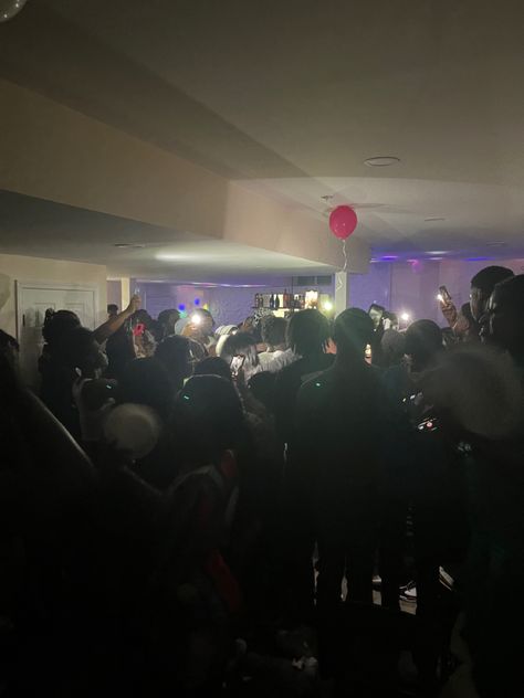 Black Parties Aesthetic, Outside Pics Instagram, Hood Party Aesthetic, House Party Pics, Late Night Party Aesthetic, .5 Pictures, Fake Party Snaps, Party Black People, Night Street Aesthetic