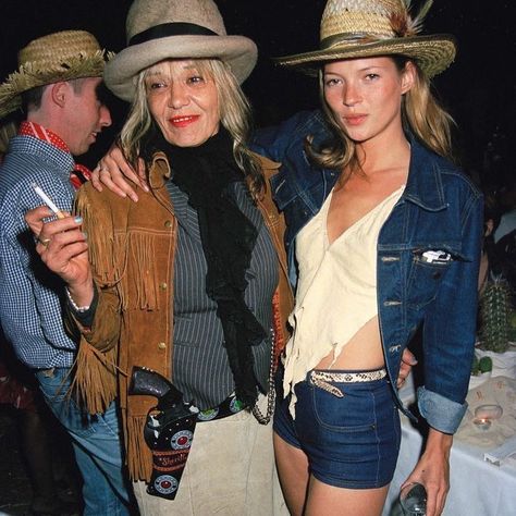 Anita Pallenberg & Kate Moss at Ronnie Wood's 50th birthday party in London, 1997. Anita Pallenberg, Ossie Clark, Bianca Jagger, Marianne Faithfull, Charlotte Rampling, Rocker Chick, Chic Summer Style, Fancy Dress Outfits, Estilo Hippie