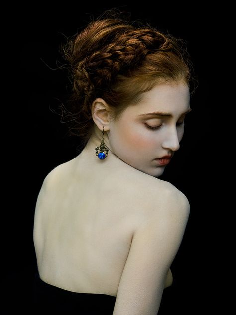 Jingna Zhang Fashion, Fine Art & Beauty Photography – Like a Painting Zhang Jingna, Fine Art Portrait Photography, 얼굴 그리기, Portrait Photography Poses, Fine Art Portraits, Beauty Shoot, Poses References, Creative Hairstyles, Shoot Inspiration