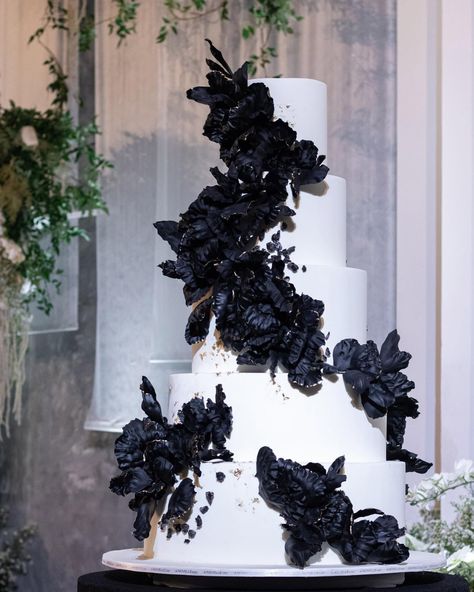 Black And White Wedding Cakes: Best Cake Ideas + FAQs Wedding Cakes Black And White, Wedding Cakes Black, Black And White Wedding Cakes, Best Cake Ideas, Gothic Wedding Cake, Fancy Wedding Cakes, Black And White Wedding Cake, Dark Wedding Theme, Swan Wedding