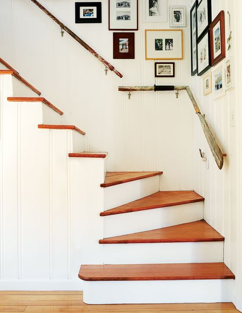 Stairway Makeover, Oar Decor, Wooden Oars, Gallery Wall Staircase, Cabin Vacation, Coastal Living Rooms, Beach Cottage Style, Nautical Home, Cabin Decor