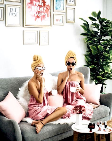 Bff Photoshoot, Best Friend Photos, Bff Goals, Spa Party, Bff Pictures, Shooting Photo, Friend Photoshoot, Girl Gang, Birthday Photoshoot