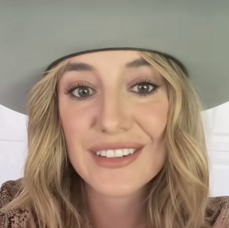 Lainey Wilson Selfie, Lainey Wilson Selfie Picture, Lainey Wilson Pictures, Lainy Wilson, Chris Young Music, Lainey Wilson, Best Country Singers, Kane Brown, Cute Country Outfits