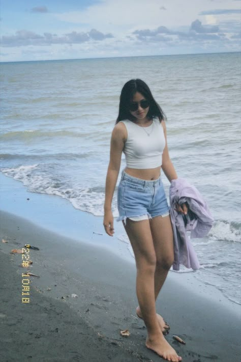 Alibaugh Beach, Outfits For Goa, Pondicherry Outfit Ideas, Goa Outfits Beach, Fit Check Poses, Goa Outfits Women, Ootd Beach, Beach Photo Inspiration, Outfits Gorditas